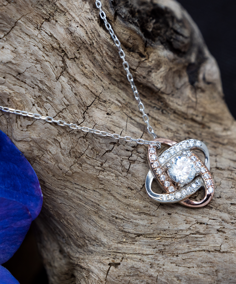 Viteranz - Love Knot Rose Gold Necklace